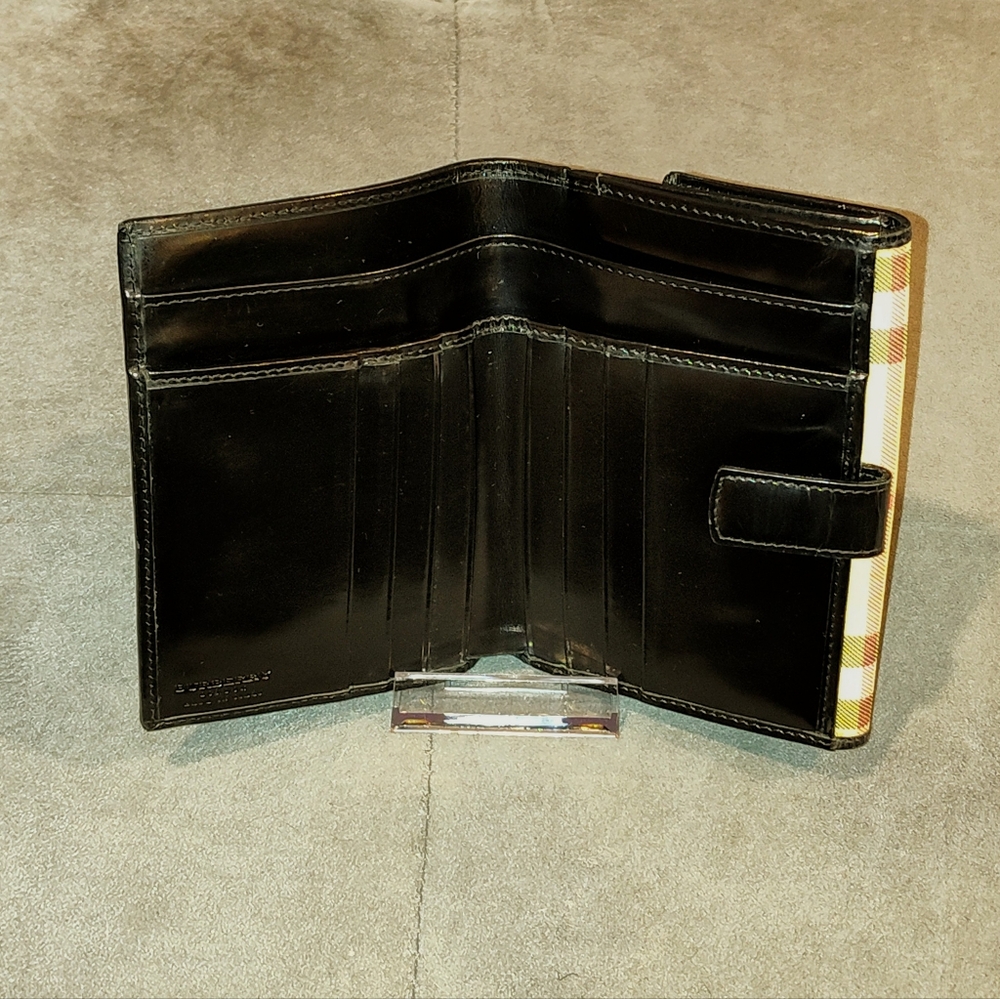 BURBERRY VINTAGE NOVA CHECK COATED CANVAS & PATENT LEATHER BI-FOLD SNAP WALLET - Picture 14 of 17